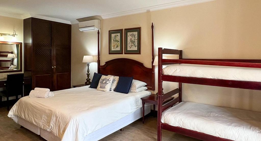 Far Hills Country Hotel Victoria Bay Esterno foto